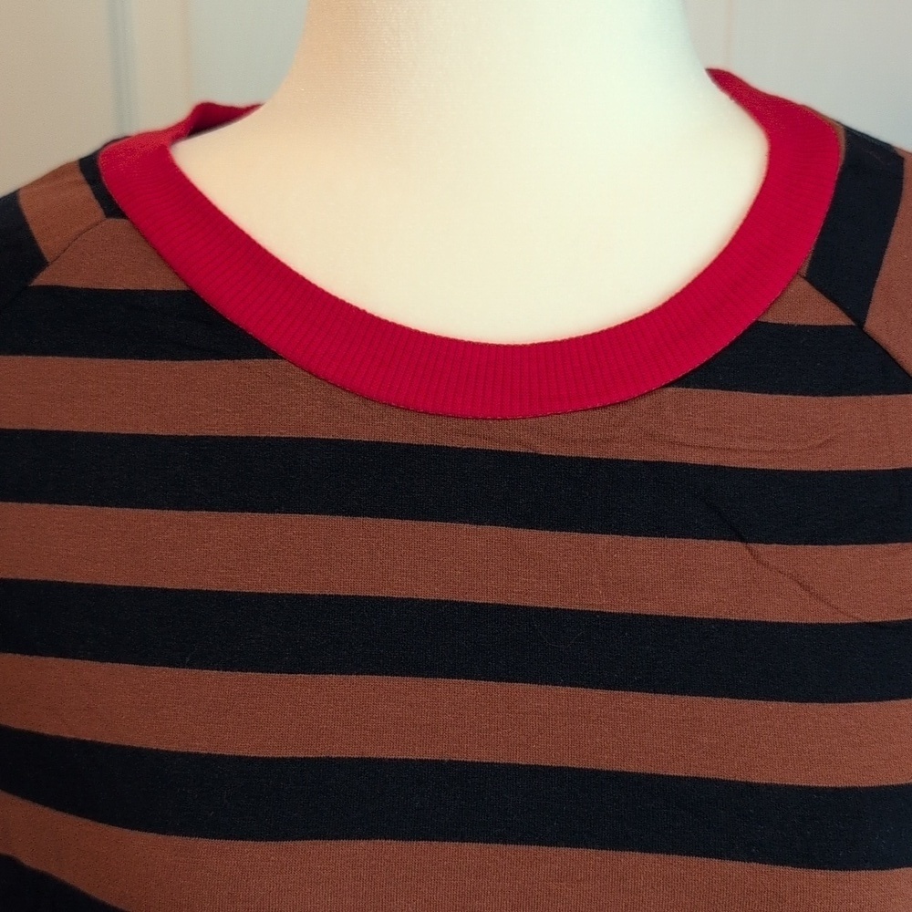 Lilycoco Black and Brown Striped Cropped Long Sleeve Top NWT - Picture 2 of 5